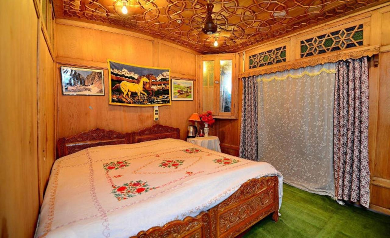 Umbrella Group Of House Boat Hotel Srinagar  Ngoại thất bức ảnh